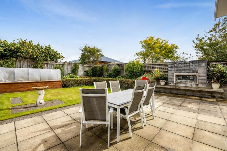 Photo of property in 27 Montague Grove, Stratford, 4332