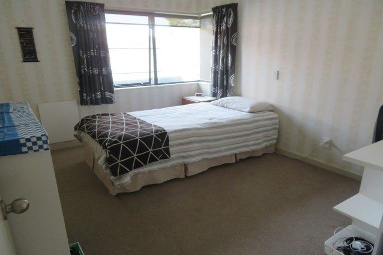 Photo of property in 12 Mana Place, Awapuni, Palmerston North, 4412