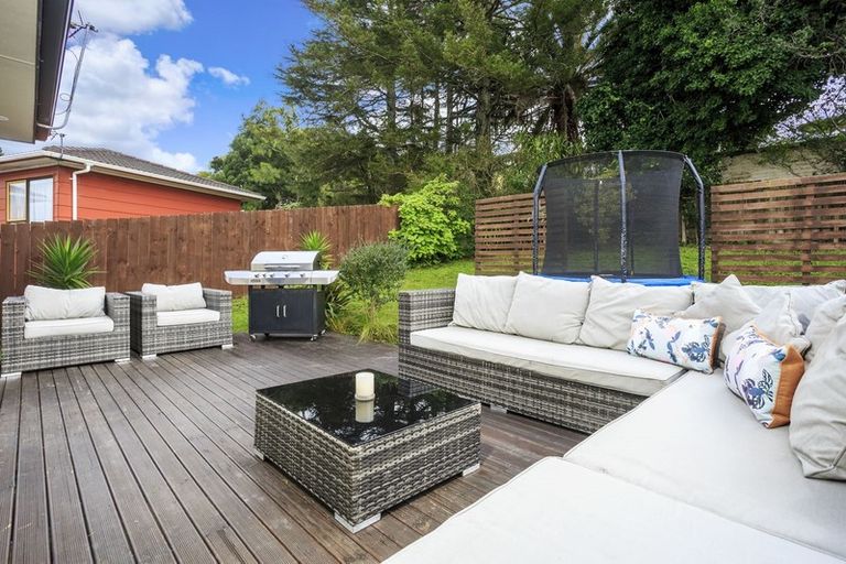 Photo of property in 11 Yule Place, Massey, Auckland, 0614