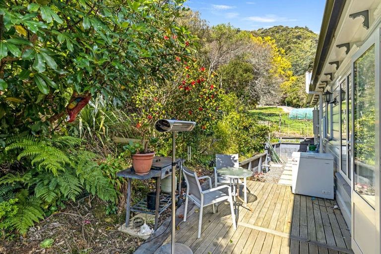 Photo of property in 16 Angle Street, Picton, 7220