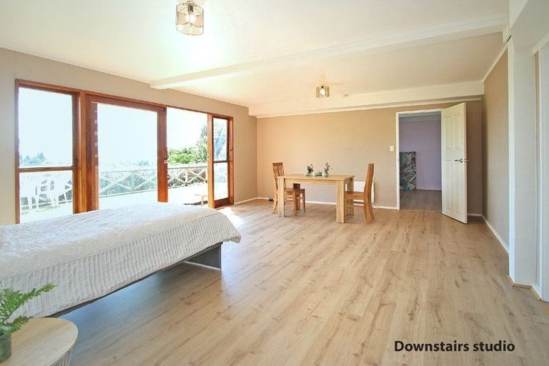 Photo of property in 11 Rika Place, Kawaha Point, Rotorua, 3010