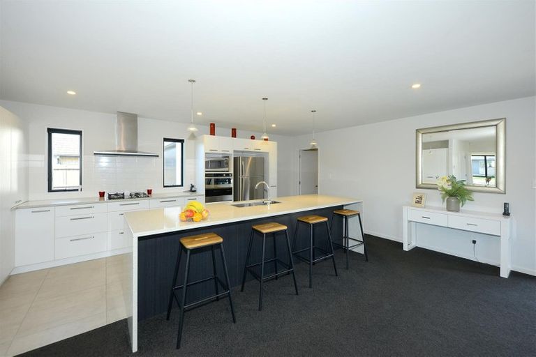 Photo of property in 24 Davaar Crescent, Broomfield, Christchurch, 8042