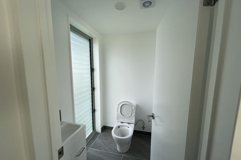 Photo of property in 17 Paparahi Place, Wainui, 0992