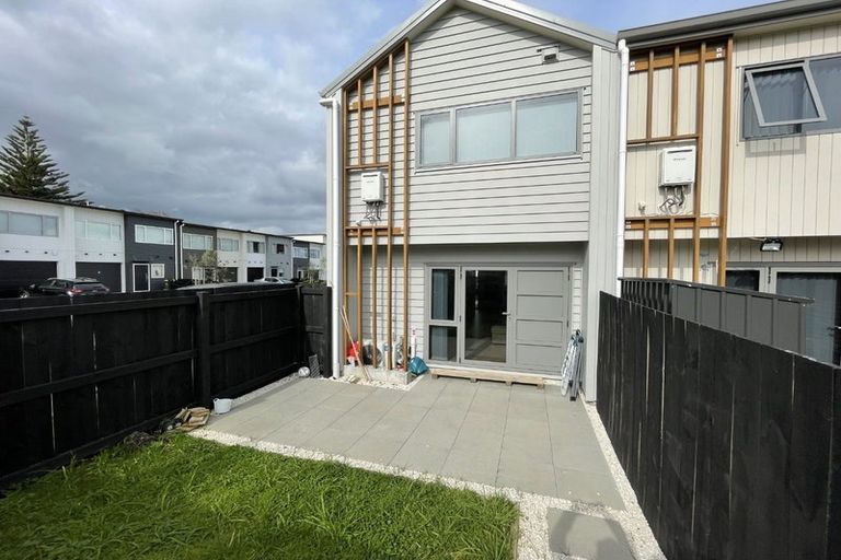 Photo of property in 21 Valour Lane, Papakura, 2110