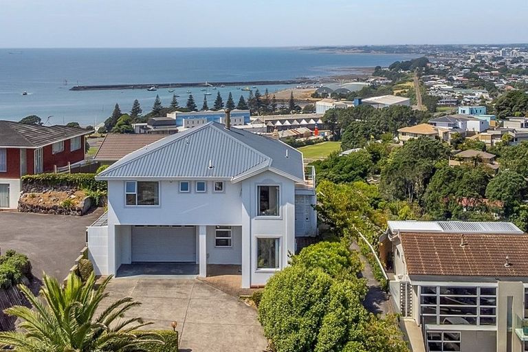 Photo of property in 6 Scott Street, Moturoa, New Plymouth, 4310