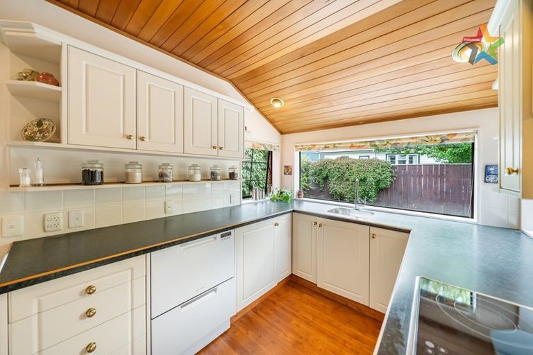 Photo of property in 2/945 High Street, Avalon, Lower Hutt, 5011