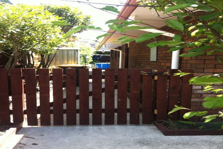 Photo of property in 20 Taupata Street, Redcliffs, Christchurch, 8081