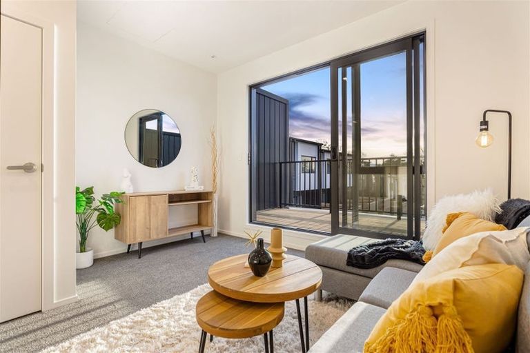 Photo of property in 3 Meg Lane, Glen Eden, 0602