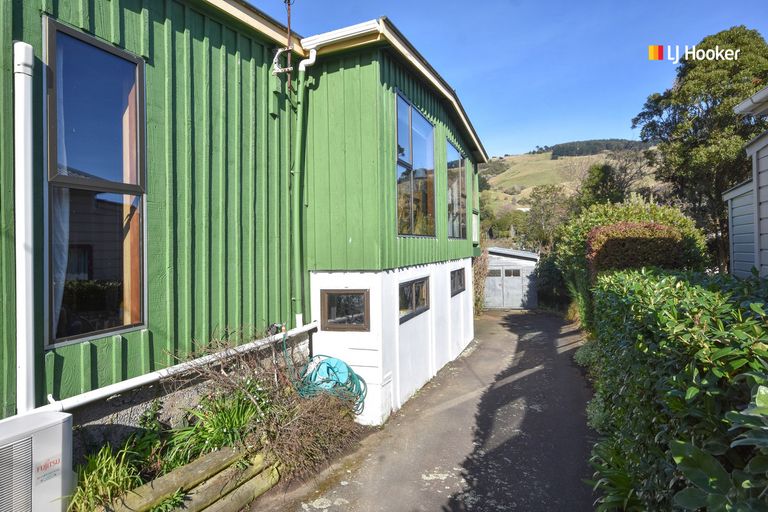 Photo of property in 8 Dickson Street, Macandrew Bay, Dunedin, 9014