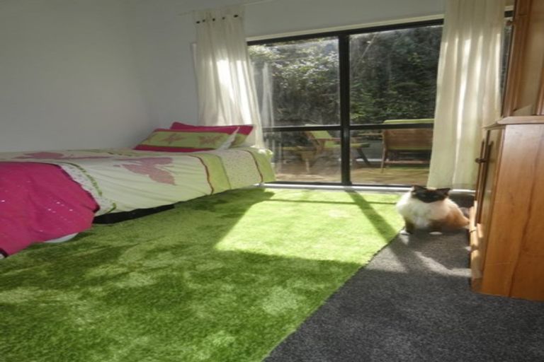 Photo of property in 94 Pomare Road, Tirohanga, Lower Hutt, 5010