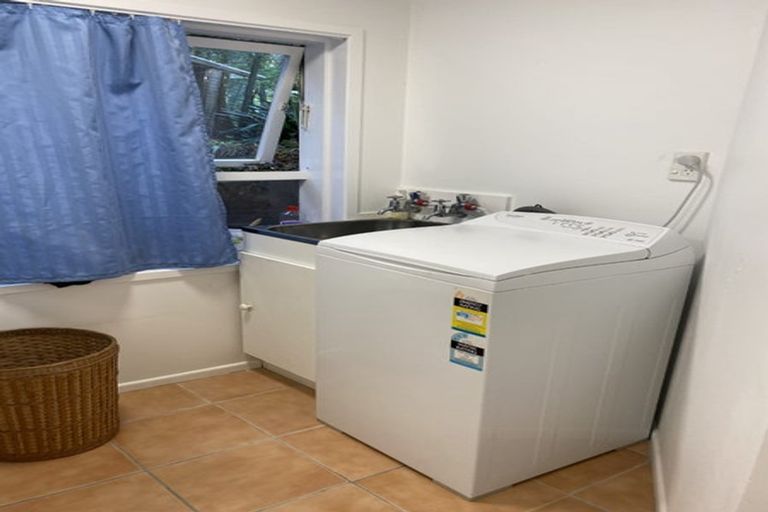 Photo of property in 53a Onedin Place, Titirangi, Auckland, 0604