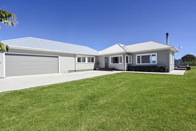 Photo of property in 13 Trotting Course Drive, Kumeu, 0891