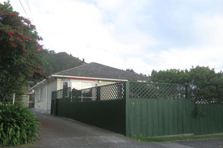 Photo of property in 18 Poole Crescent, Wainuiomata, Lower Hutt, 5014