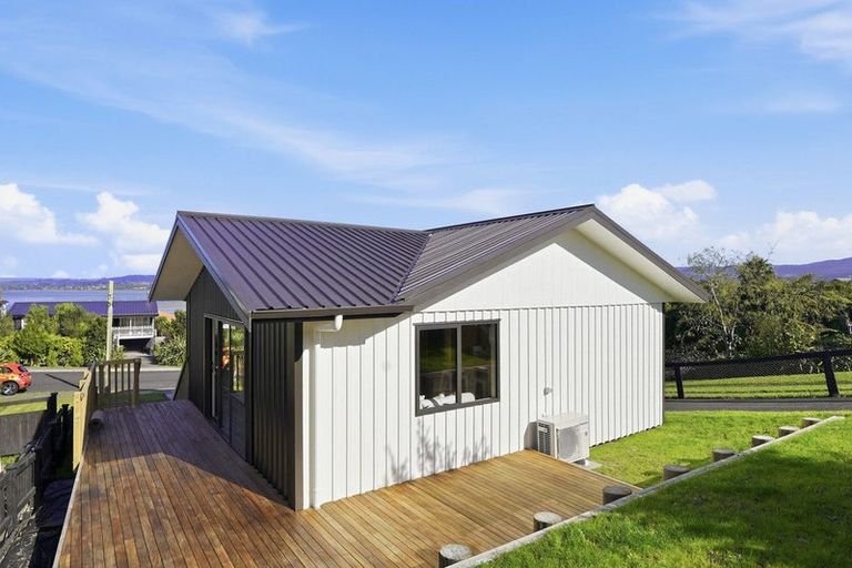 Photo of property in 94a Harbour View Road, Omokoroa, 3114