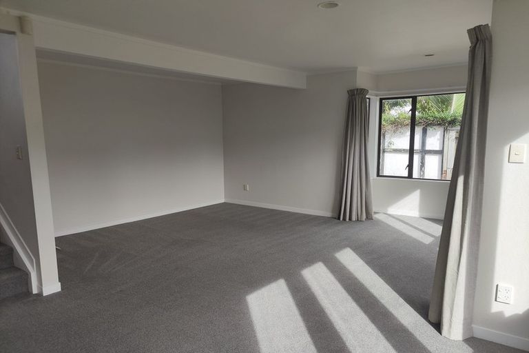 Photo of property in 3/15 Swanson Road, Henderson, Auckland, 0610