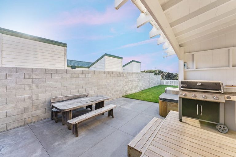 Photo of property in 68 Whiteley Street, Moturoa, New Plymouth, 4310