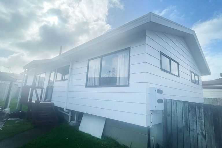 Photo of property in 3/10 Solveig Place, Randwick Park, Auckland, 2105