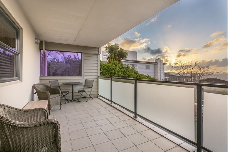 Photo of property in 11/79 Schnapper Rock Road, Schnapper Rock, Auckland, 0632