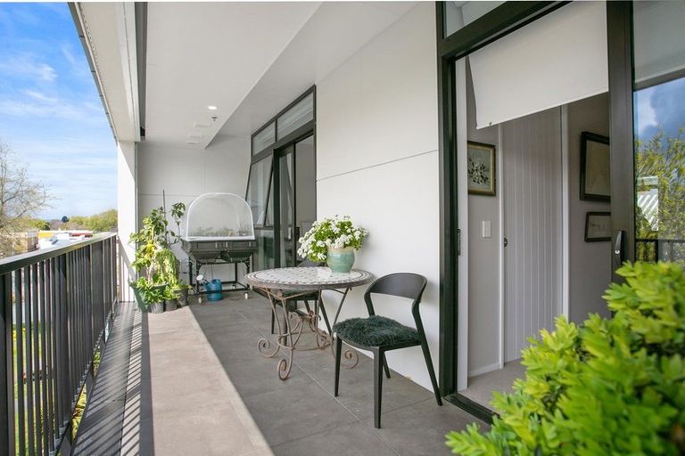 Photo of property in 204/86 Alpha Street, Cambridge, 3434