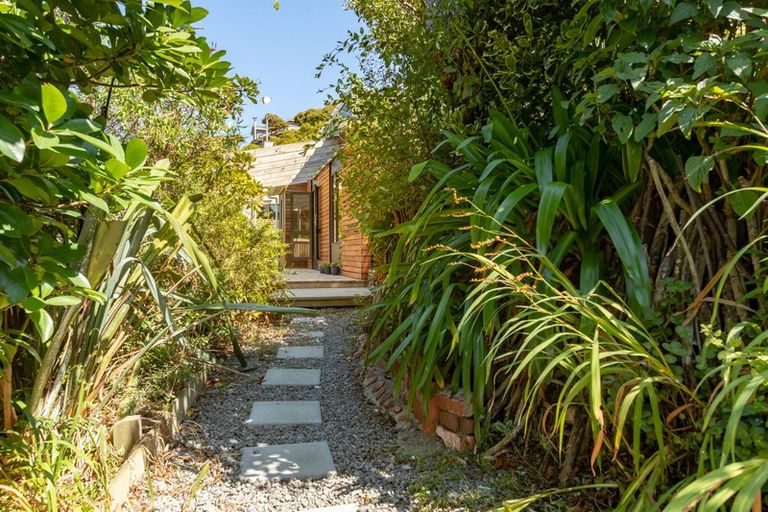 Photo of property in 49 Airlie Road, Plimmerton, Porirua, 5026