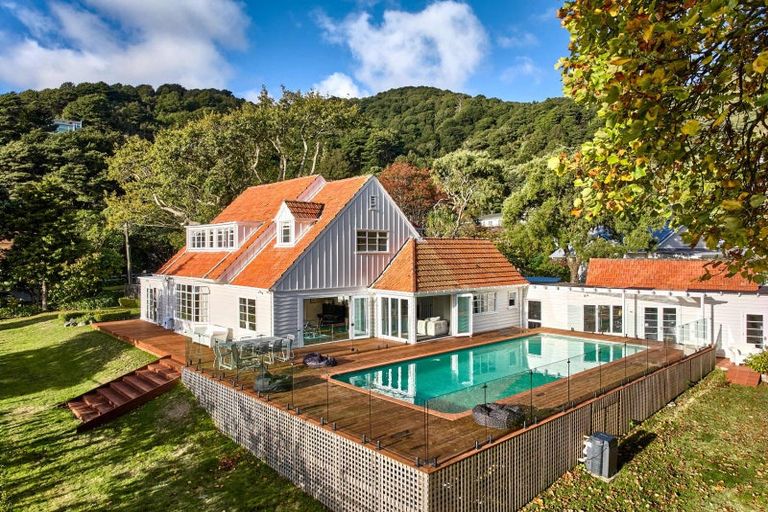 Photo of property in 10 Walter Road, Lowry Bay, Lower Hutt, 5013