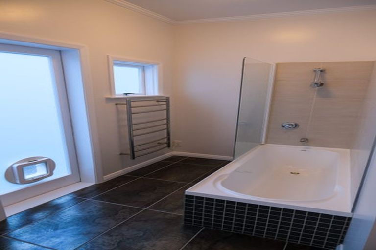 Photo of property in 174 Breaker Bay Road, Breaker Bay, Wellington, 6022