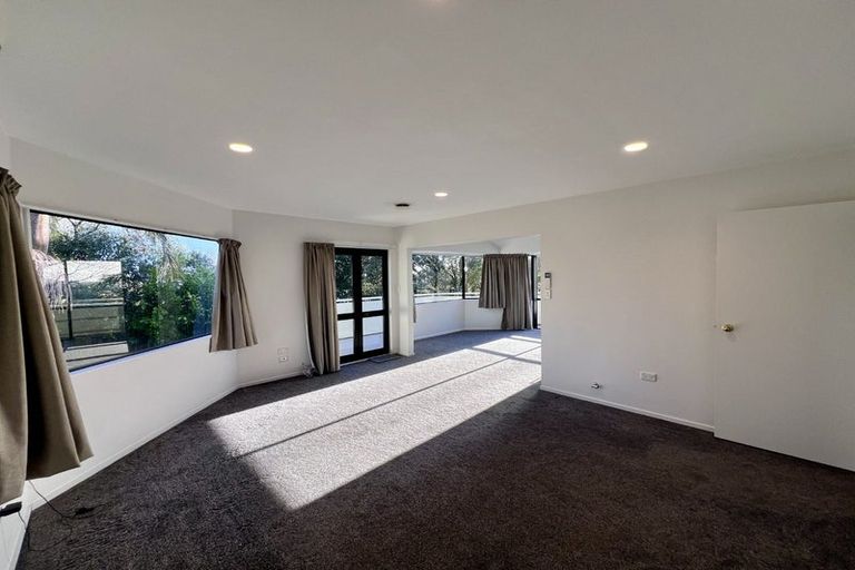 Photo of property in 1/3 Albany Highway, Unsworth Heights, Auckland, 0632