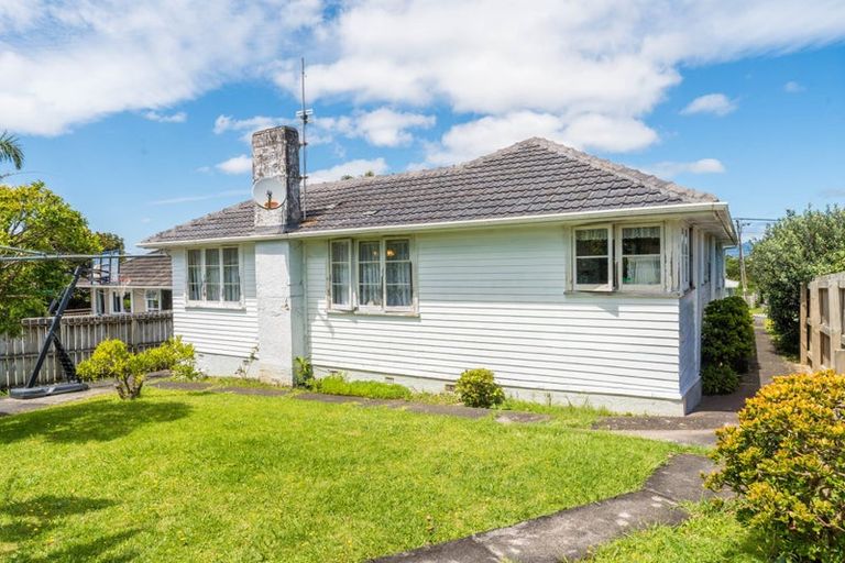 Photo of property in 13 Waione Avenue, Te Atatu Peninsula, Auckland, 0610