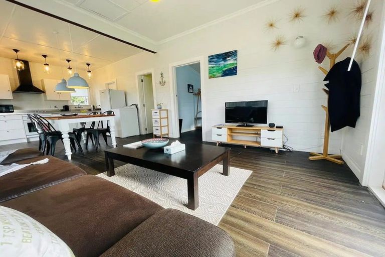 Photo of property in 6 Kapiti Lane, Otaki Beach, Otaki, 5512