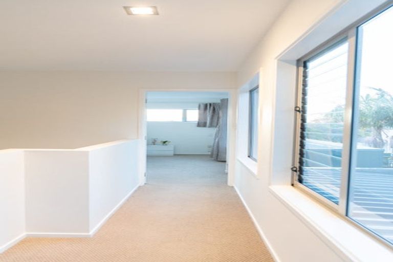 Photo of property in 8 Roy Maloney Drive, Henderson, Auckland, 0612