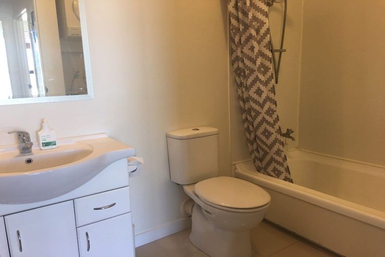 Photo of property in Hobson Court Flats, 86/70 Hobson Street, Thorndon, Wellington, 6011