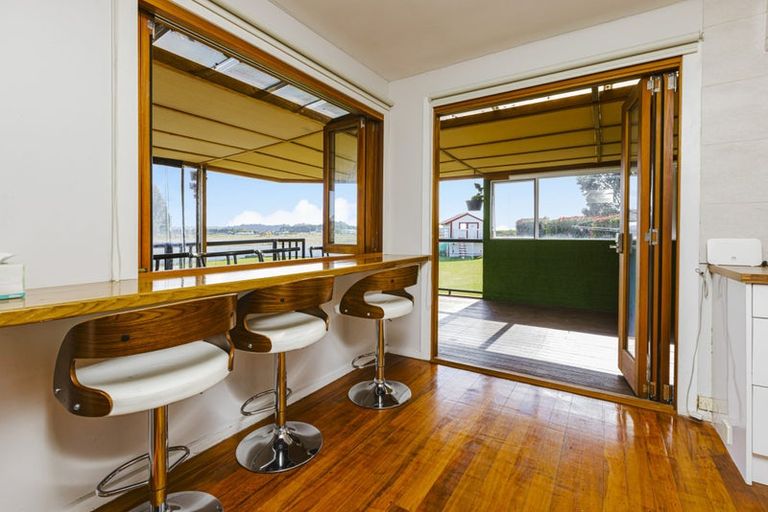 Photo of property in 37 Village Way, Ardmore, Papakura, 2582