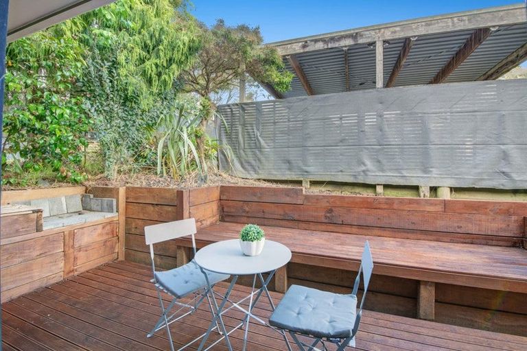 Photo of property in 2/14 Valecrest Place, Bayview, Auckland, 0629