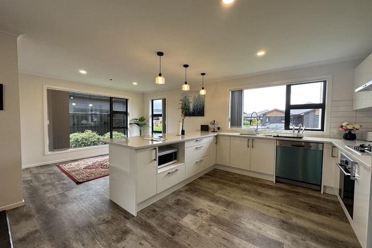 Photo of property in 5 Kerrigan Crescent, Wallaceville, Upper Hutt, 5018