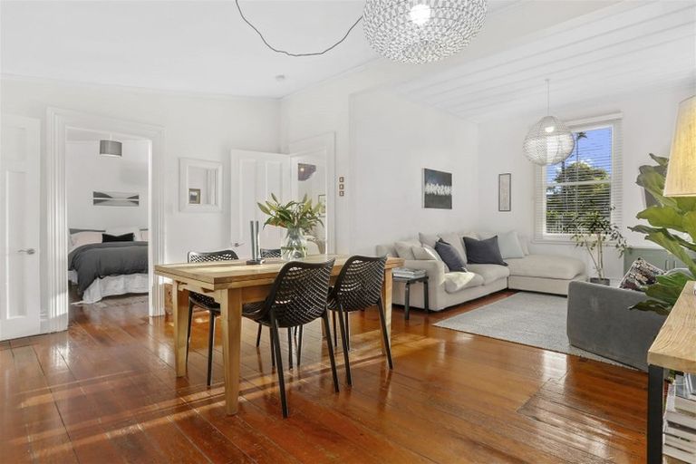 Photo of property in 1/23 Gladstone Road, Northcote, Auckland, 0627