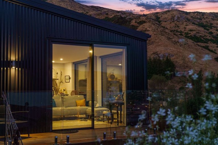 Photo of property in 25g Walkers Road, Lyttelton, 8082