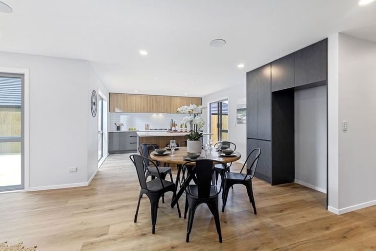 Photo of property in 33 Lumbarda Drive, Kumeu, 0810