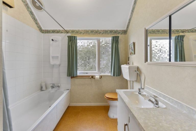 Photo of property in 14 Haast Close, Kelson, Lower Hutt, 5010