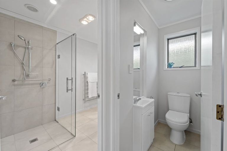 Photo of property in 1/31 Cliff Road, Torbay, Auckland, 0630