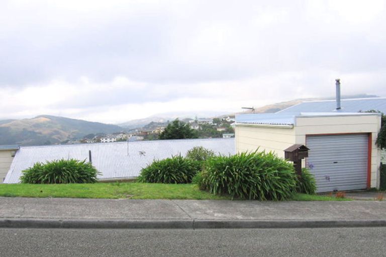 Photo of property in 10 Rice Crescent, Newlands, Wellington, 6037