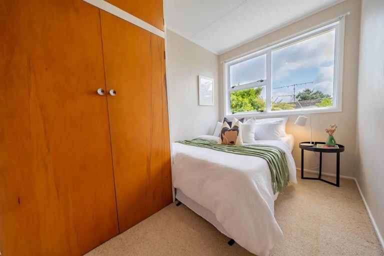 Photo of property in 18 Blakeborough Drive, Forrest Hill, Auckland, 0620