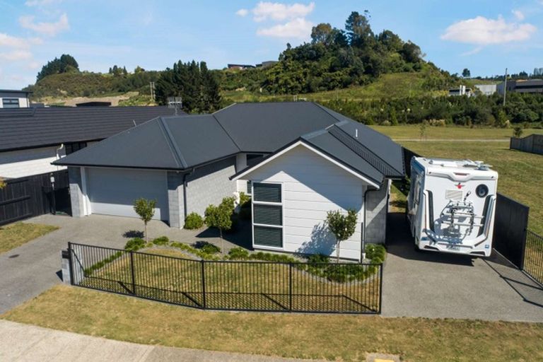 Photo of property in 107 Awataha Crescent, Pyes Pa, Tauranga, 3110