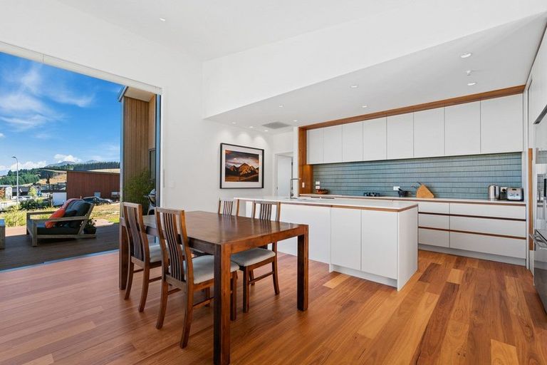 Photo of property in 44 Farrant Drive, Wanaka, 9305