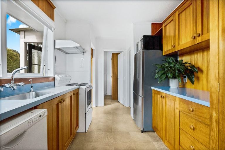 Photo of property in 156 Godley Road, Titirangi, Auckland, 0604