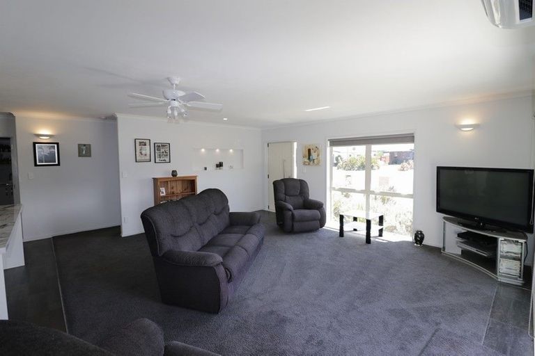 Photo of property in 8 Oxnam Place, Foxton Beach, Foxton, 4815