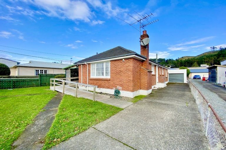 Photo of property in 7 Wilford Street, Wallaceville, Upper Hutt, 5018