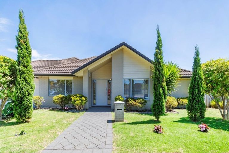 Photo of property in 13 Amapur Place, Flat Bush, Auckland, 2019