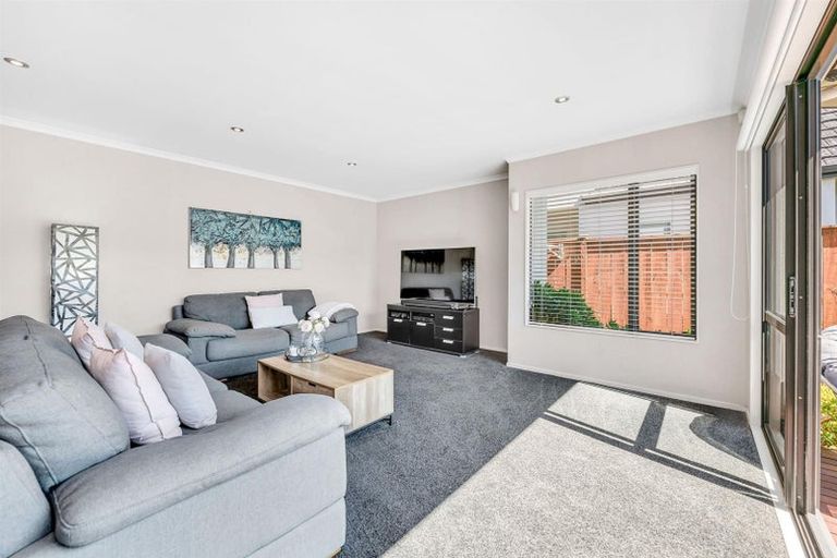 Photo of property in 14 Heidi Crescent, Flat Bush, Auckland, 2016