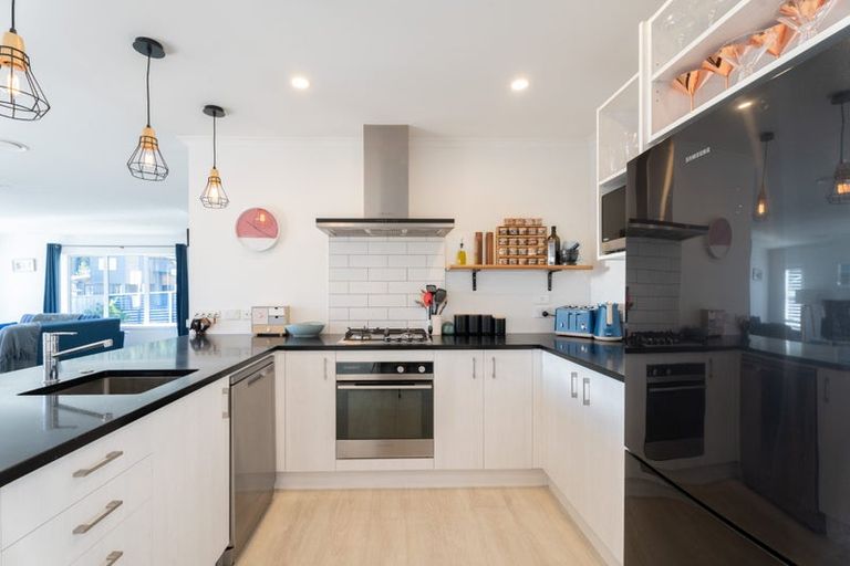 Photo of property in 7 Yorkshire Close, Whitby, Porirua, 5024