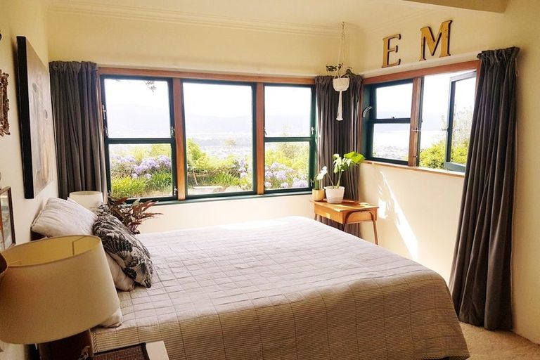 Photo of property in 2 Akatea Road, Korokoro, Lower Hutt, 5012